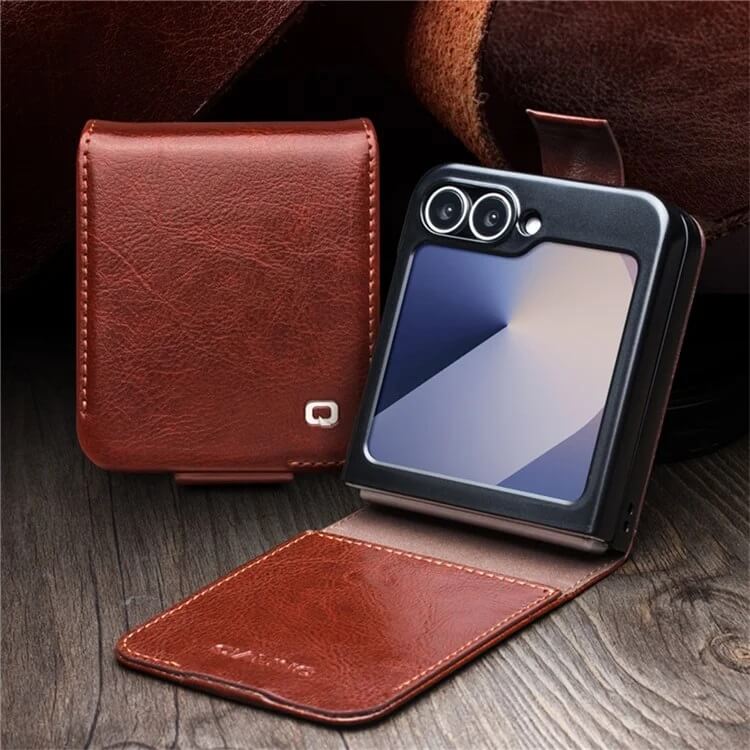 Кожен Калъф за Samsung Z Flip 7 FE/Z Flip 6, Qialino Book Case, Кафяв (2)