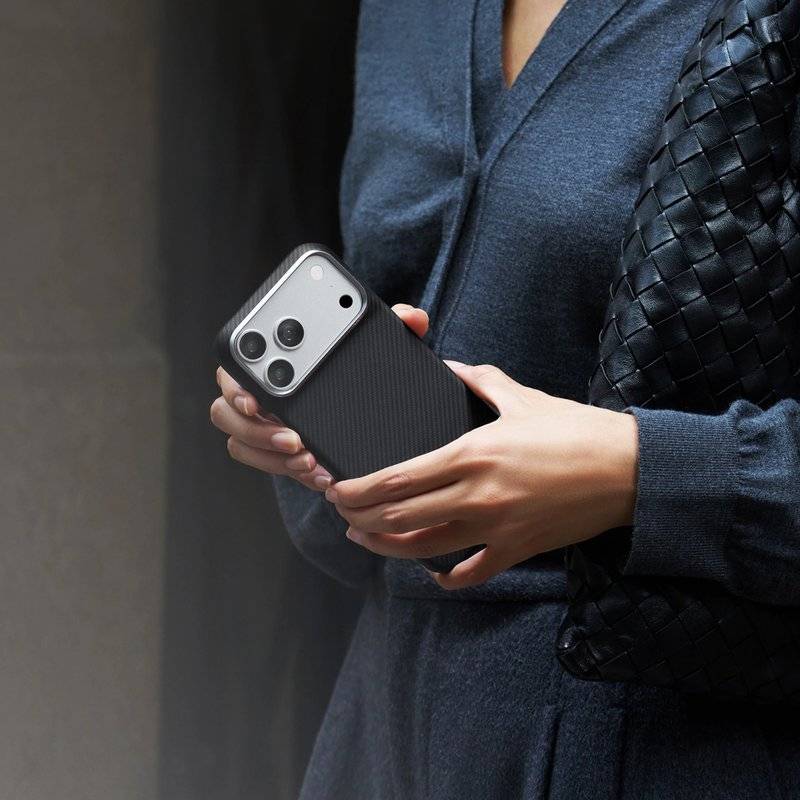 Magsafe Калъф за iPhone 18 Pro/ 17 Pro, Pitaka Edge Case Black/Grey, Черен (8)