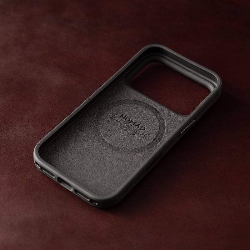 Magsafe Калъф за iPhone 18 Pro/ 17 Pro, Nomad Modern Leather Case Burgundy, Бордо (13)