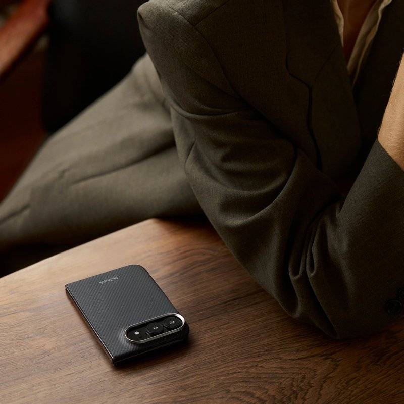 MagSafe Калъф за iPhone Duo, Pitaka Edge Case Black/Grey, Черен (8)