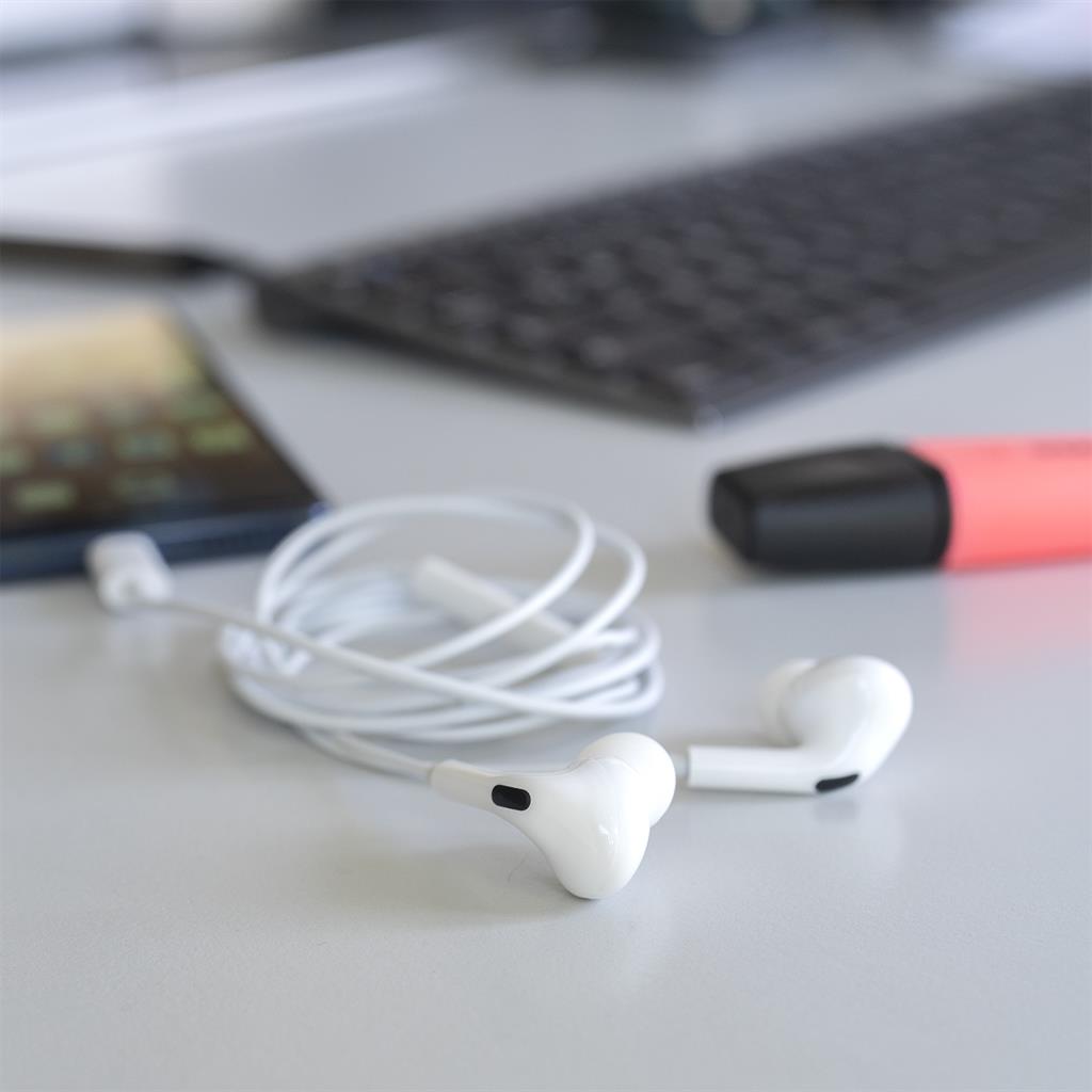 Слушалки с USB-C, 4Smarts Handsfree USB-C Melody Active, Бял (3)