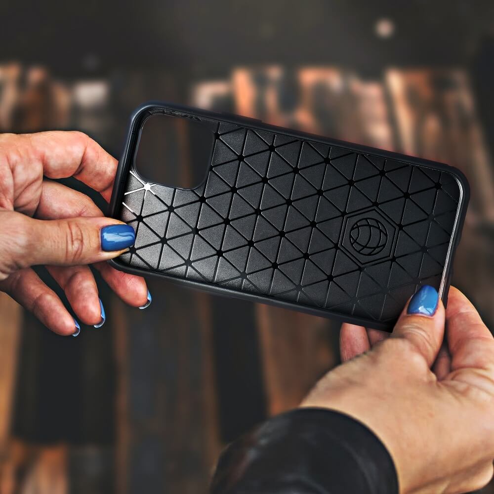Противоударен Силиконов Калъф за Samsung S21 FE, Forcell Carbon Case, Черен (4)